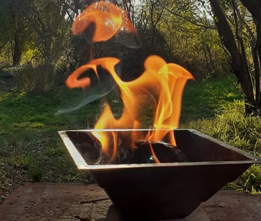 fuego sagrado agnihotra en piramide de cobre salida y puesta de sol vedas purificación de atmósfera