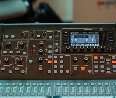 digital mixer Midas M32