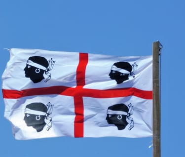bandiera della sardegna con i quattro mori e la croce rossa