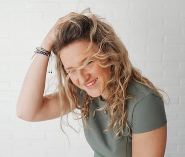 Jennie Johansson Music Intro Generic Smile