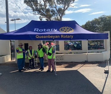 RCQ members Graham, Cathy, Kristin and Andrea ready at the QBN Show Gates for the visitors to arrive