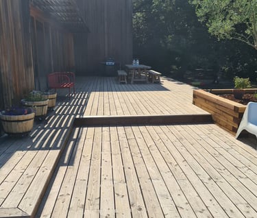 Terrasse bois pays d'Uzès