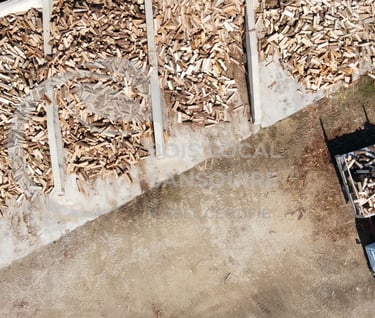 vue du dessus d'un entreposage de bûches