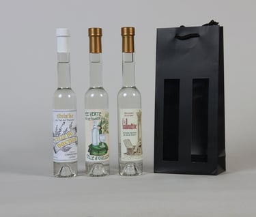 3 bouteilles d'absinthe de l'absintherie guilloud du val de travers