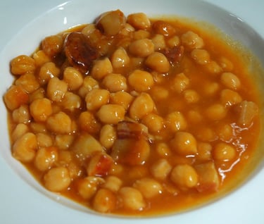 potaje de garbanzos en plato