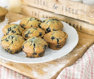 Muffins de arándanos en plato