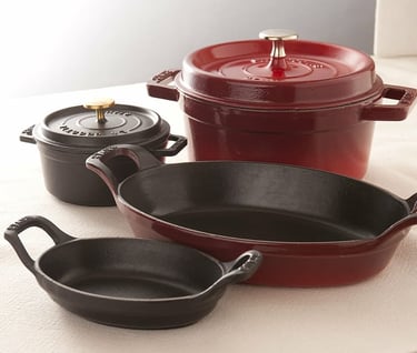 variedad de ollas y sartenes de cocina