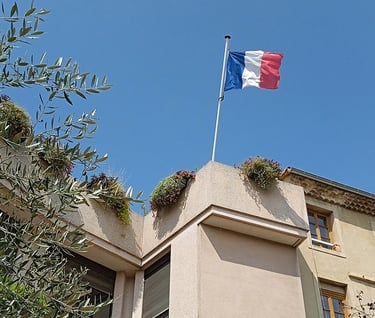 Mairies de la Drôme et drapeau français