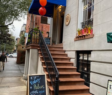 Shopping Savannah Georgia Under the Spanish Moss