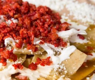 Chilaquiles Dorados con chorizo
