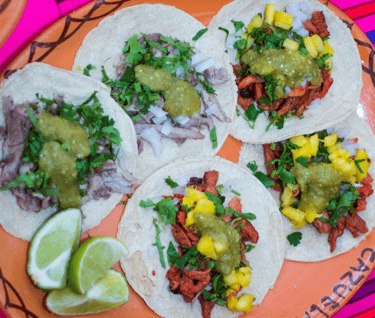 Una orden de 5 taquitos hechos con la receta de los Tacos al Pastor 