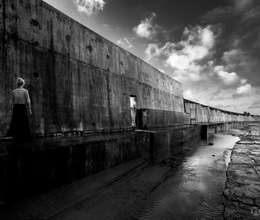 photo art florent studio boulogne sur mer lille lea woman standing on a concrete wall near the ocean