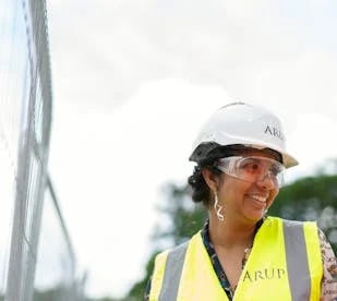 alt="Conducteur de travaux principal supervisant un chantier de gros œuvre"