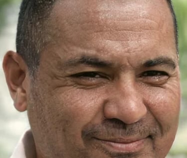 homem de cerca de 55 anos