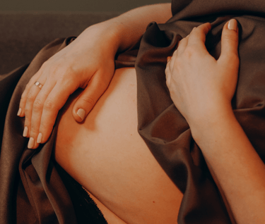 Apprendre à aimer son corps en post partum grâce aux sages-femmes libérales de Paris