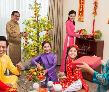 une famille vietnamienne se réunit pour le nouvel an