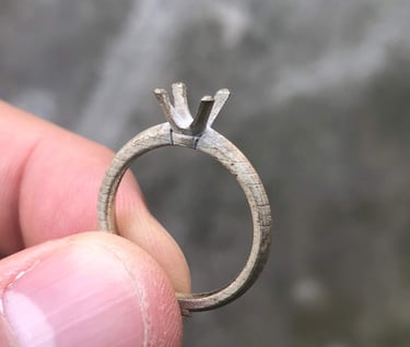 Vista Frontal 2 Fabricación Anillo de Compromiso Oro Blanco Solitario