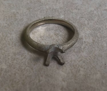 Vista Superior Fabricación Anillo de Compromiso Oro Blanco Solitario