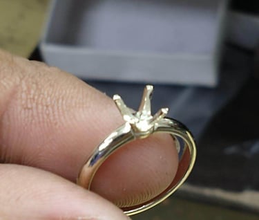 Acabado y Pulido de Anillo de Compromiso Oro Blanco Solitario