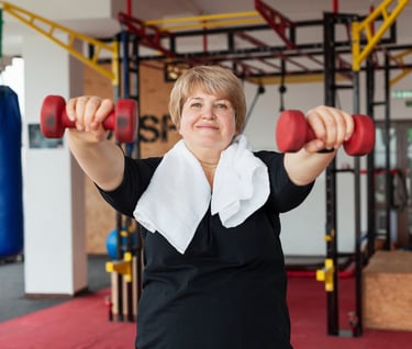 mulher idosa fazendo exercício físico para prevenir e tratar o câncer