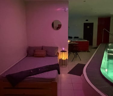 oukromá relaxační zóna u bazénu pro wellness pro dva