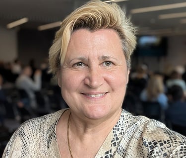 Natascha Ljubic zertifizierte Tao Soul Teacher und Soul Communicator nach Dr. und Master Zhi Gang Sh