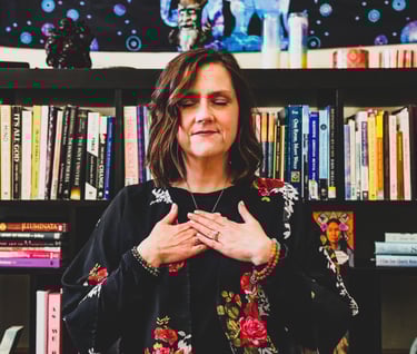 Portrait of Cynthia Paulsen in prayer