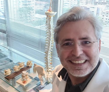 Dr Gilnard, neurocirurgião e cirurgião da coluna vertebral, em seu consultório no Pátio Dom Luis 