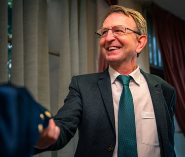 Me Butruille, avocat à Montmorillon, accueille une cliente