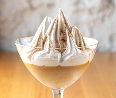 copa de vidrio postre suspiro de limeña
