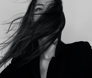 MULHER ELEGANTE E SOFISTICADA