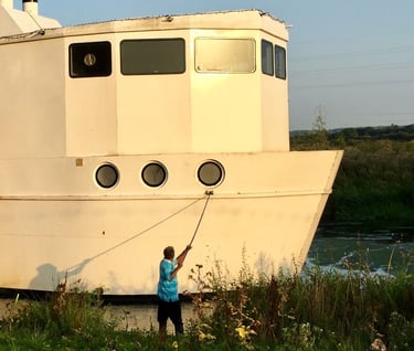 Jack patel is cleaning the ark northampton while standing in the river nene