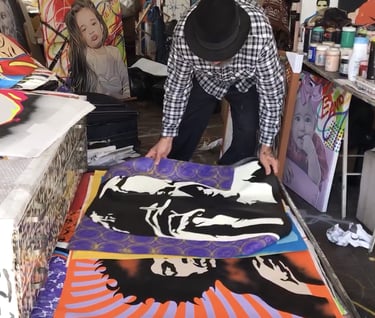 Ateliê do renomado artista plástico Sérgio Astral, conhecido por suas pinturas personalizadas e projetos artísticos.