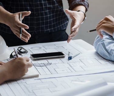 cierre de la reunión de ingenieros de equipo o arquitectos para proyectos 