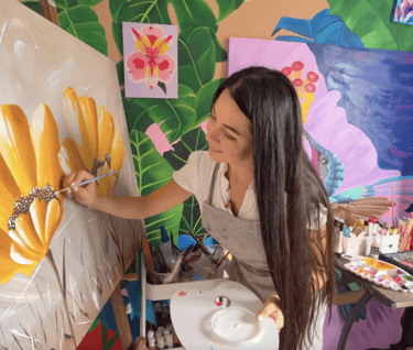 Pintora de cuadros decortativos y personalizados para hogares, apartamentos, empresas y edificios.