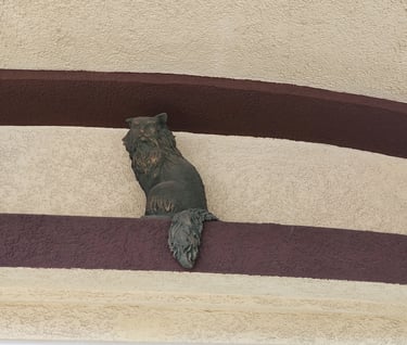Cat statue at Sportivnaya 4A