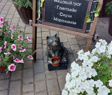 Cat statue at Sportivnaya 4A