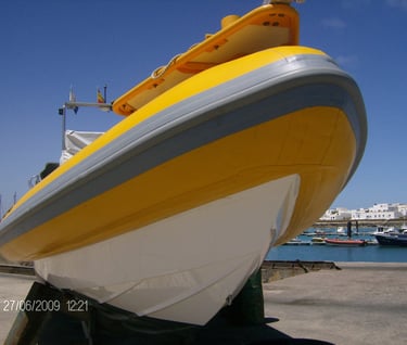 Una semirrígida en el Puerto de Fuerteventura