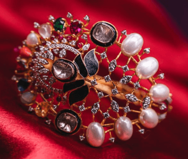 a close up of a brooched brooched brooched brooch