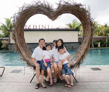 Family portrait at Lumbini Villas Jimbaran Bali using heart shaped frame in relaxed extended family session