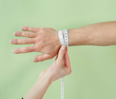 medicion de mano con cinta metrica