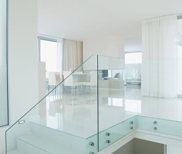 Glass stairwell balustrade