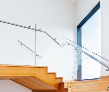 Glass stairwell balustrade