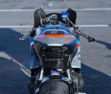 Yamaha R9 back view