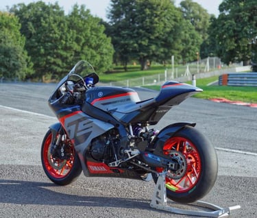 Yamaha R9 rear left view