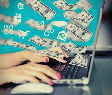 mãos femininas teclam notebook que expressa prosperidade do mercado digital