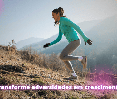 mulher corre montanha acima superando desafios