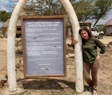 a woman standing in front of a sign that says,'stop and don '