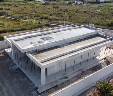 Obra realizada por Jemic Urbanstyle junto a la futura promoción Leoní Village, utilizando avanzadas 