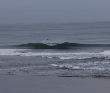 A lonely perfect wave breaking at an Ecuadorian Beachbreak